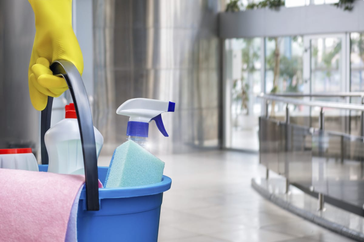 CAKMAK’s Büroreinigung: Wie Professionelle Reinigungsdienste Die Produktivität Und Gesundheit In Ihrem Arbeitsplatz Steigern
