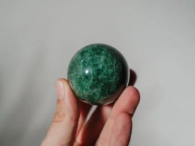 CrystalScents lädt ein: Aventurin und magische Edelsteine, die dein Herz berühren