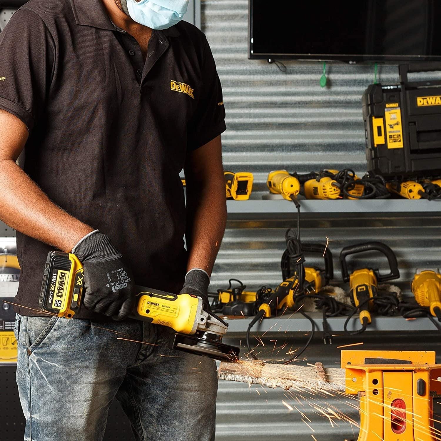 Mit einem DeWalt Winkelschleifer professionell arbeiten