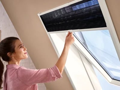 Fliegengitter nach Maß: Individuelle Plissee-Systeme von Fliegengittermaxx für jedes Fenster